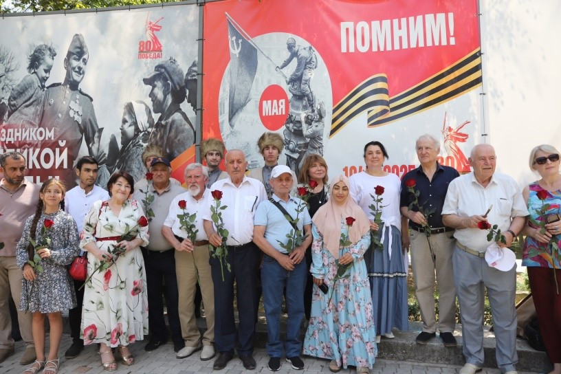В парке Ленинского комсомола, прошла патриотическая акция «Мы вместе, Россия»