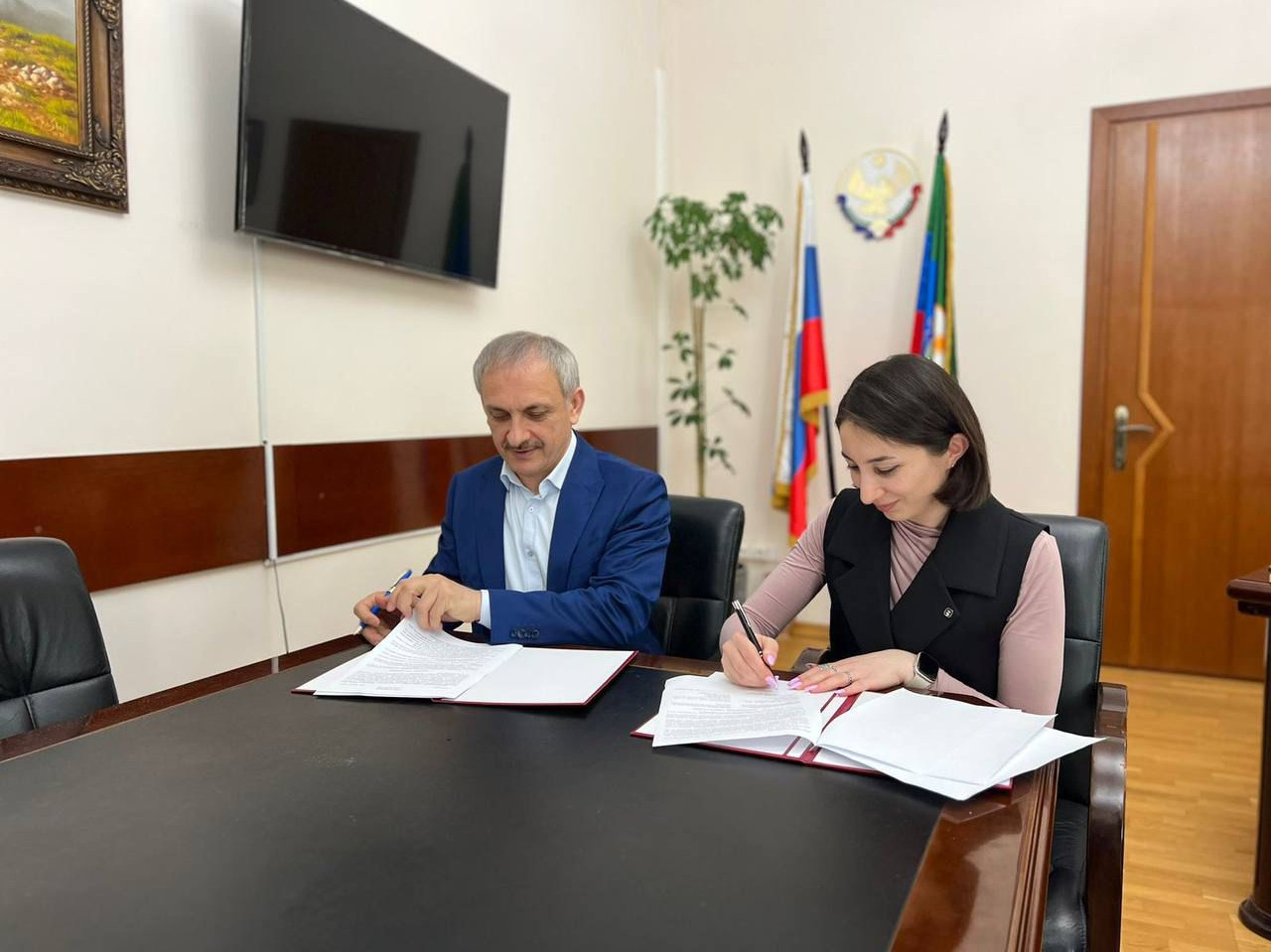 Российское общество «Знание» и Министерство по национальной политике и делам религий РД заключили соглашение о сотрудничестве