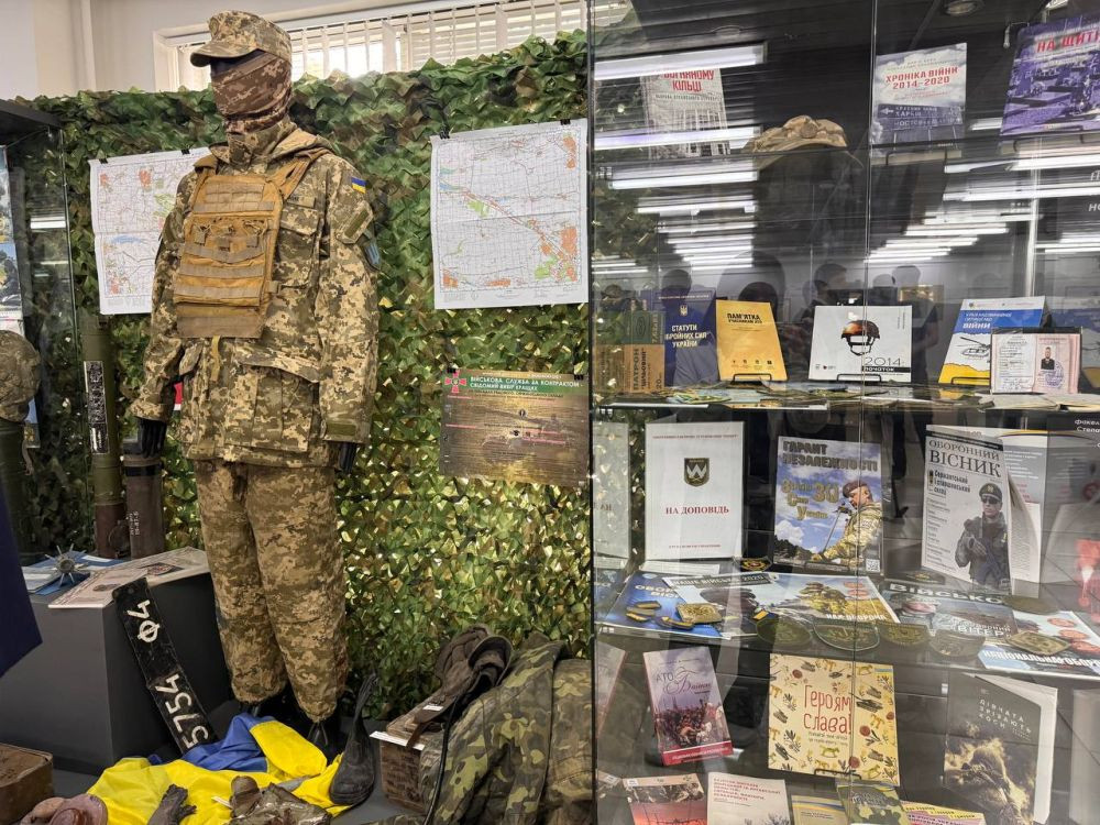 На площадке Дагестанского государственного университета состоялась церемония открытия выставки «Обыкновенный нацизм», посвященной трагедии мирного населения Донбасса и преступлениям украинских неонацистов.