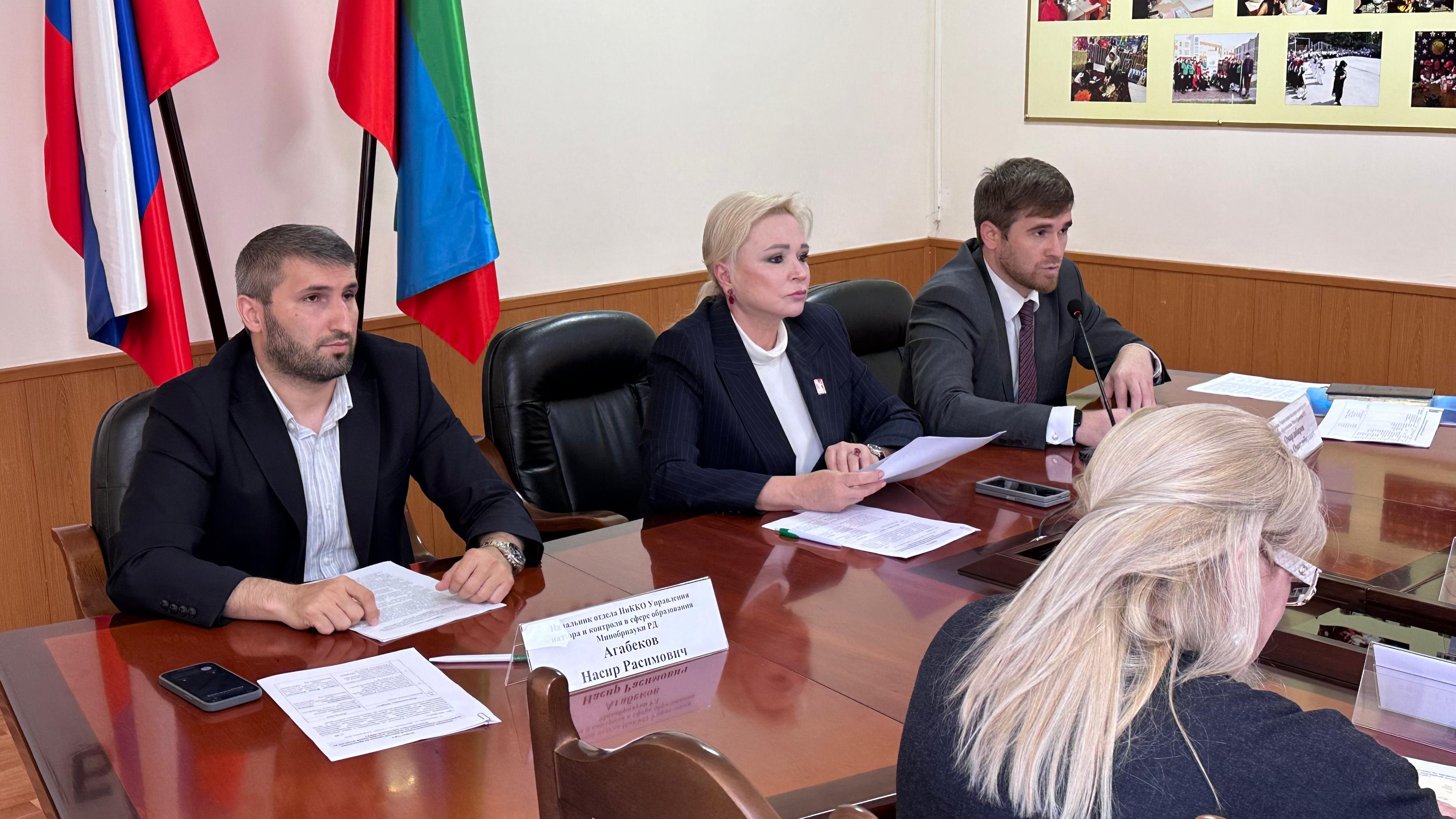 В Минобре РД состоялось заседание межведомственной рабочей группы, посвященное снижения документарной нагрузки на педагогических работников