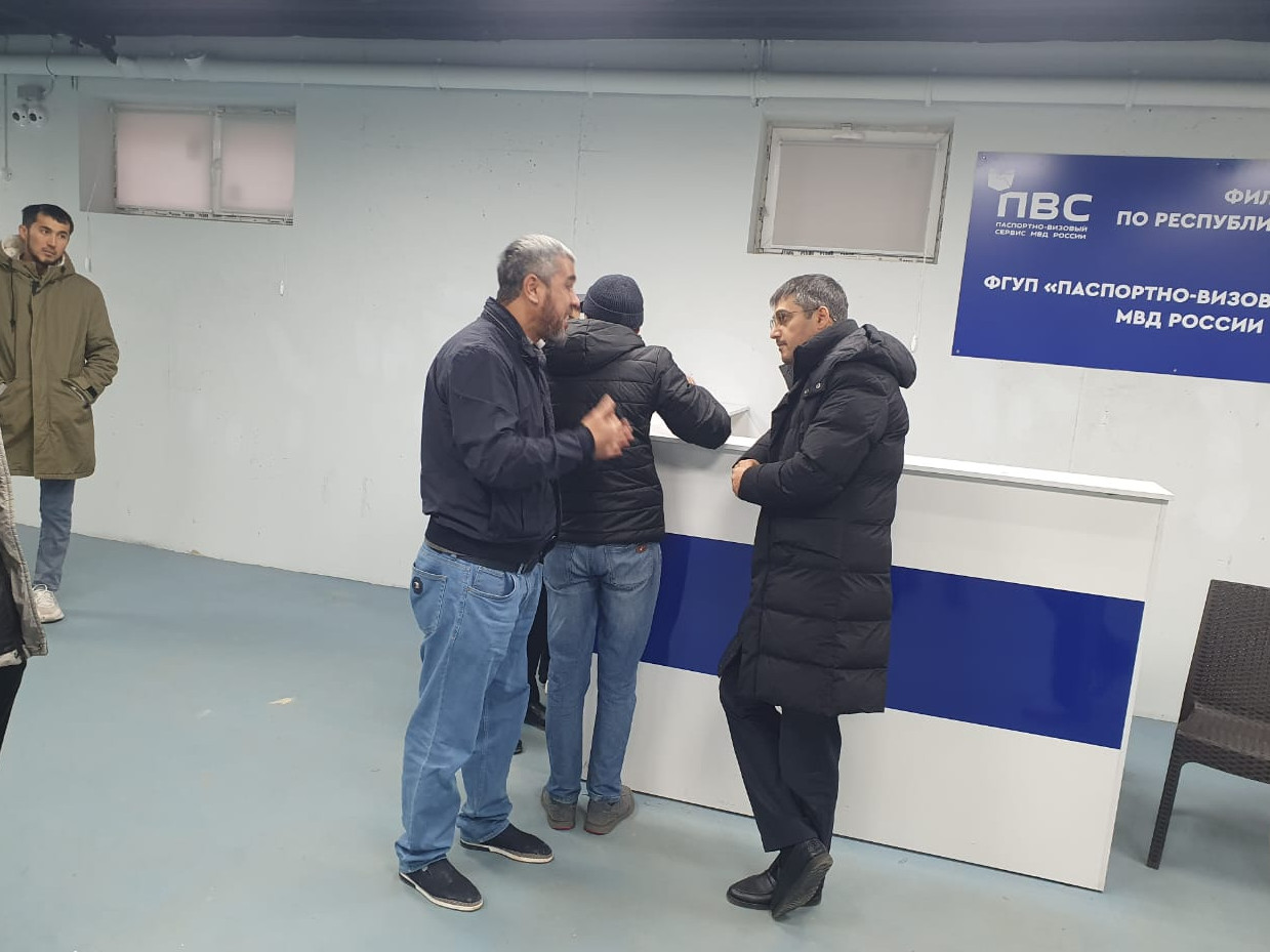 Сотрудник Миннаца РД провел встречу с иностранными гражданами