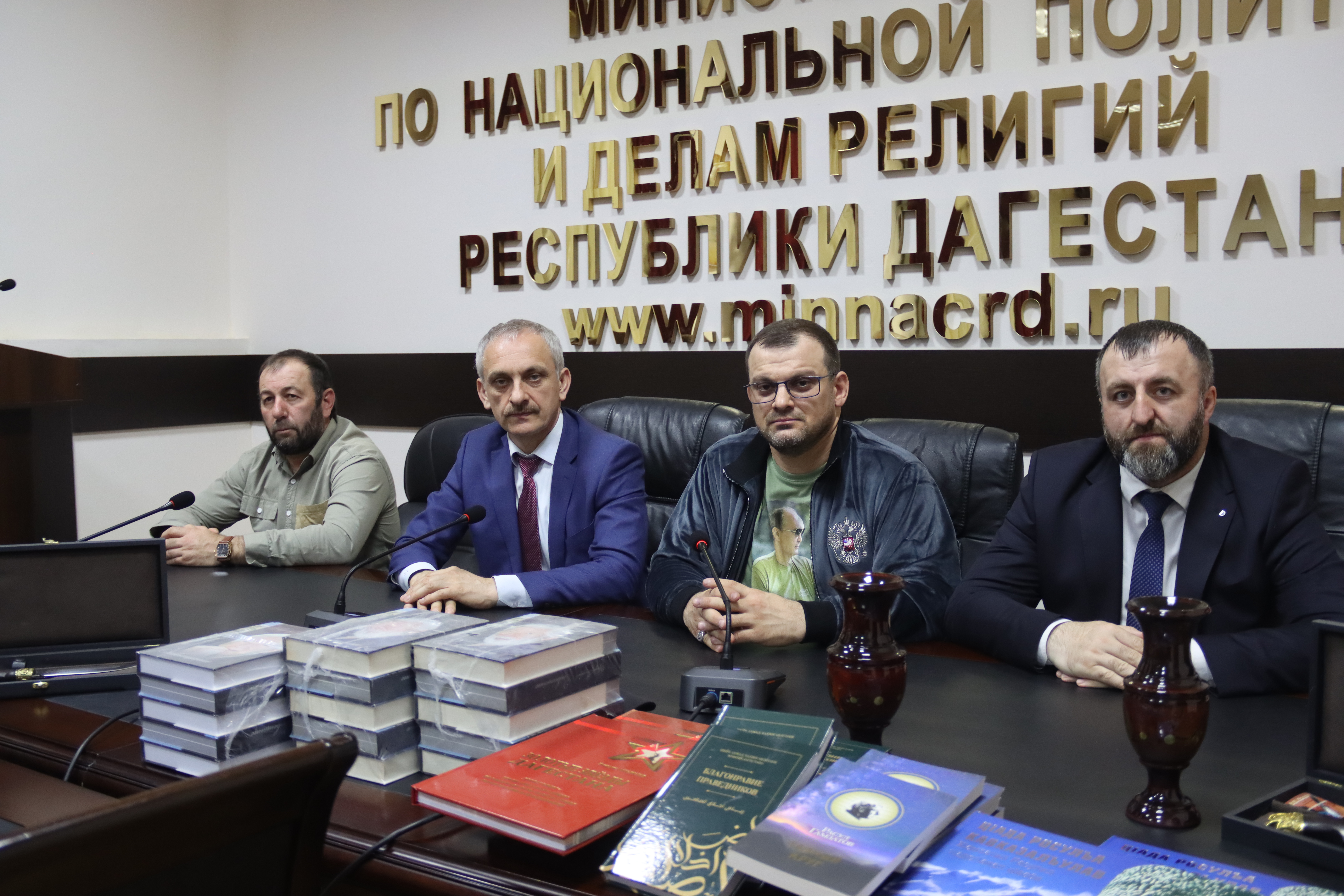 В Миннаце РД обсудили гуманитарную миссию в зону СВО