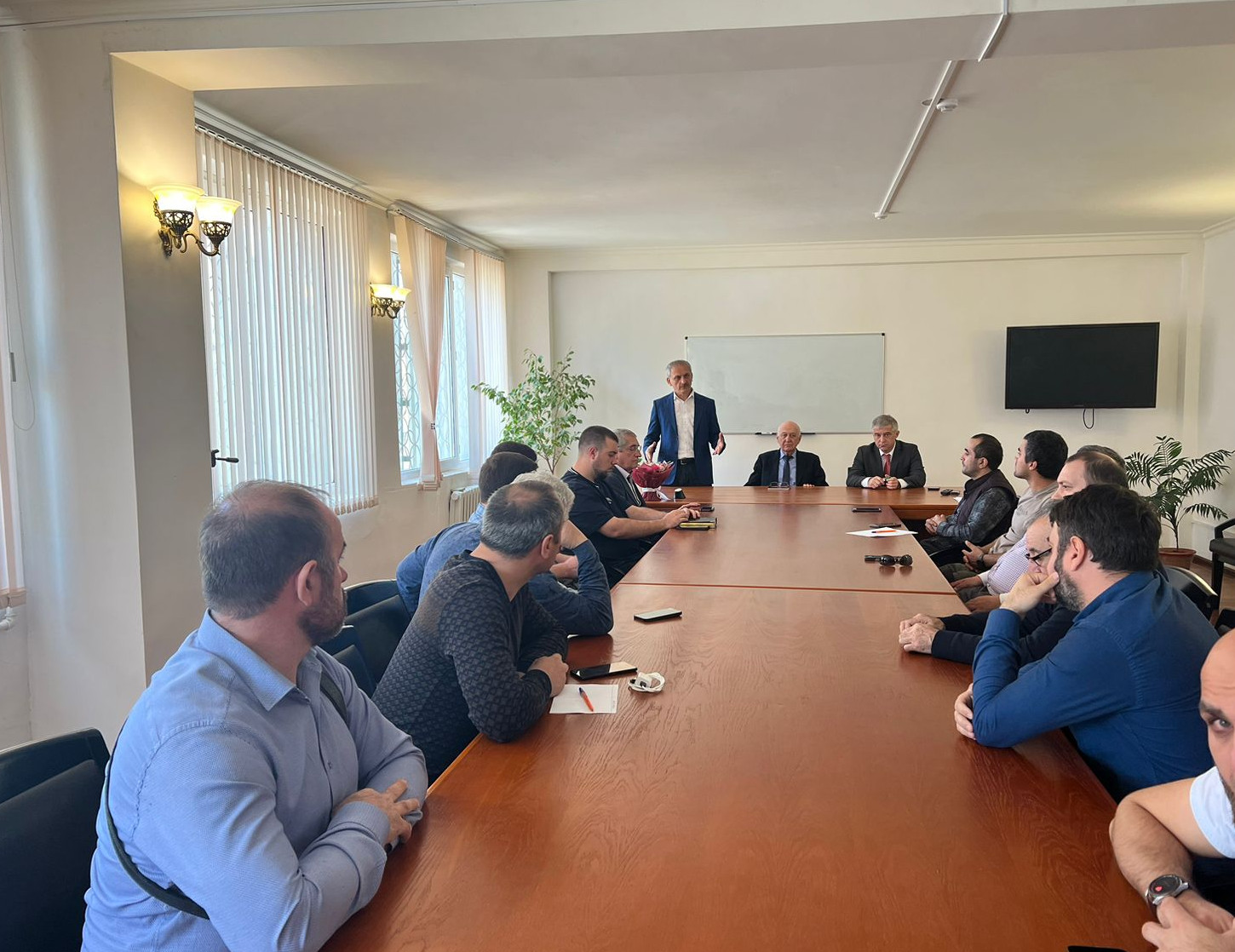 Энрик Муслимов и Мурад Далгатов встретились с трудовым коллективом завода «Радиоэлемент»