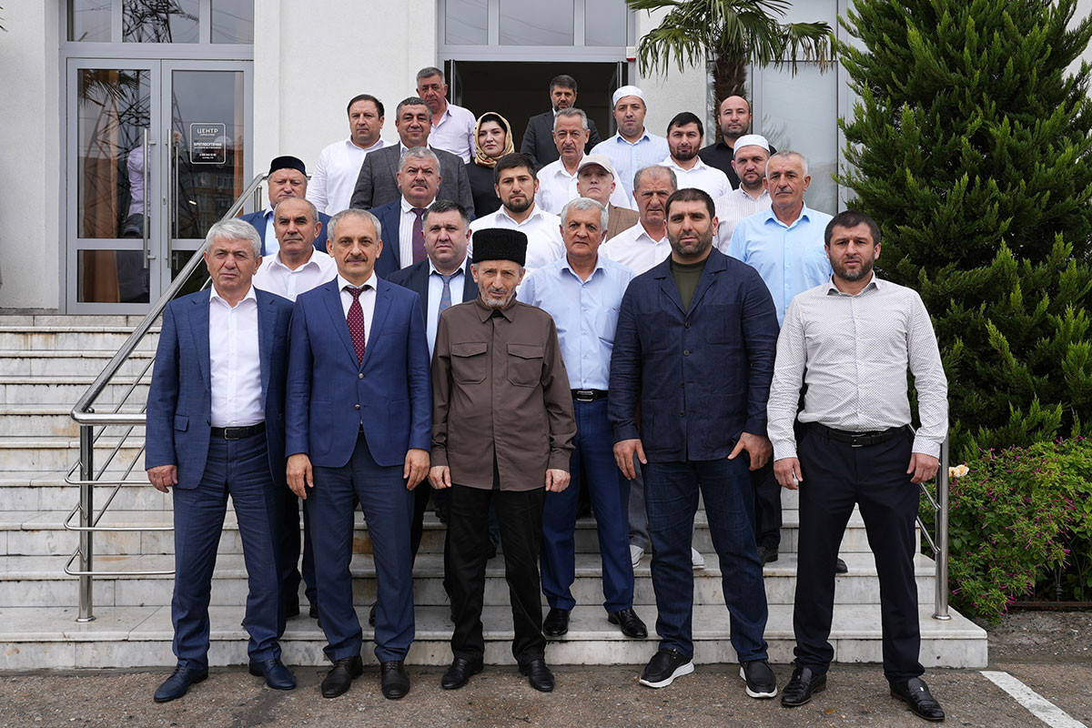 В Махачкале состоялась встреча Муфтия Дагестана шейха Ахмада Афанди с представителями дагестанских землячеств из более чем десяти регионов России