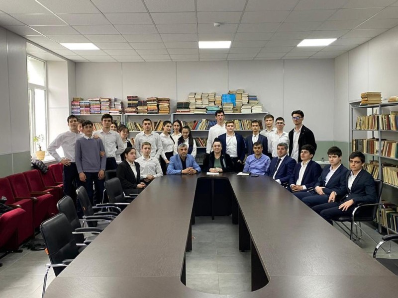 Миннац РД провел уроки мужества в Республиканском физико-математическом лицее-интернате