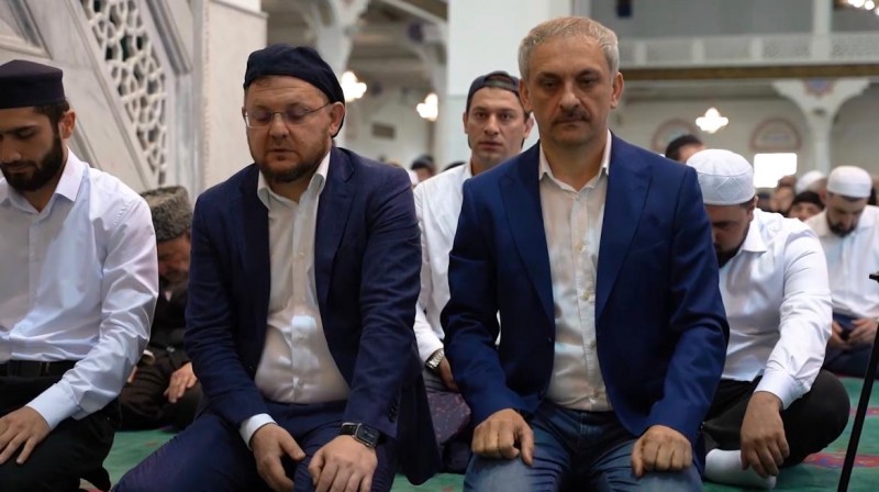 В мечетях Дагестана совершили праздничный намаз в честь Ураза-Байрам
