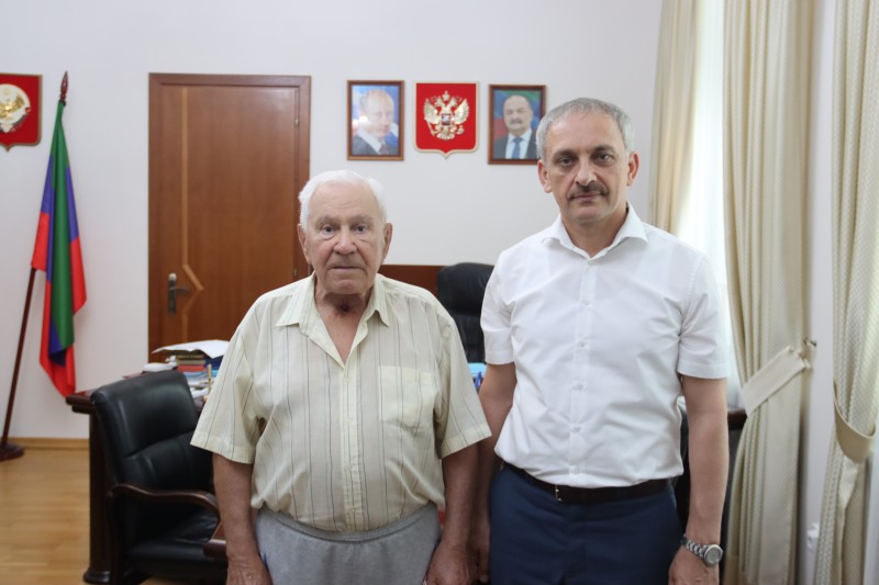 Энрик Муслимов встретился с ветераном Великой Отечественной войны Михаилом Пеймером
