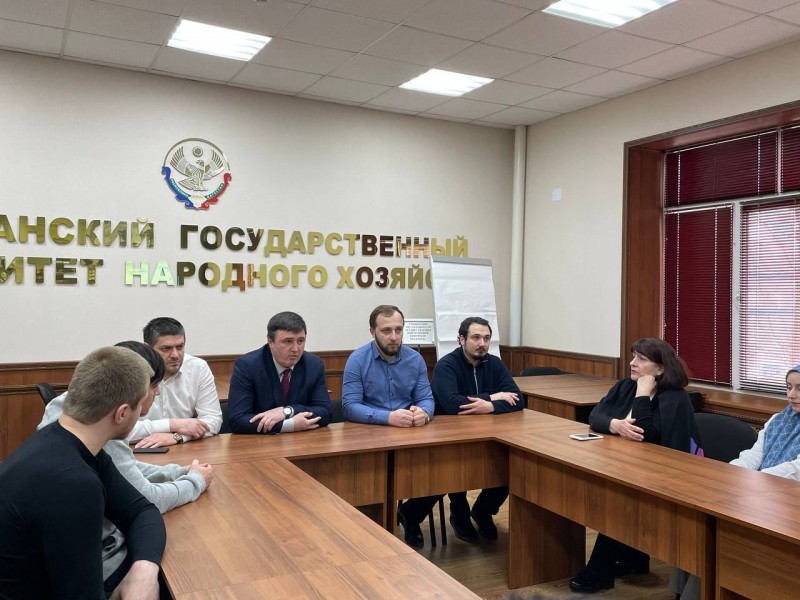 Миннац РД провел встречу со студентами ДГУНХ