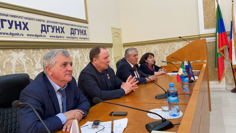 В ДГУНХ прошла встреча со студентами в рамках патриотического проекта «Вахта Героев»