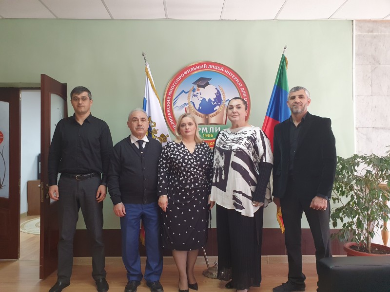 Сотрудники Миннаца РД провели уроки мужества для учащихся Республиканского многопрофильного лицея - интерната для одаренных детей