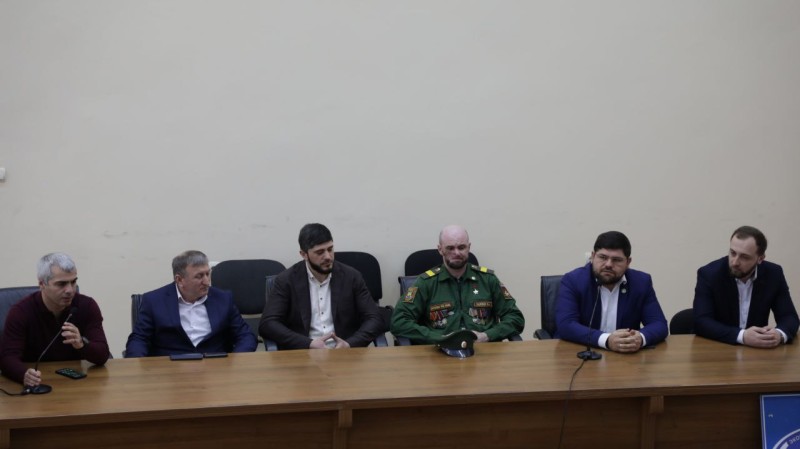 Дискуссионная площадка «Открытый диалог» с участниками специальной военной операции прошла в ДГУ