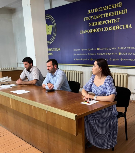 Миннацем РД проведены семинары для студентов колледжей Махачкалы