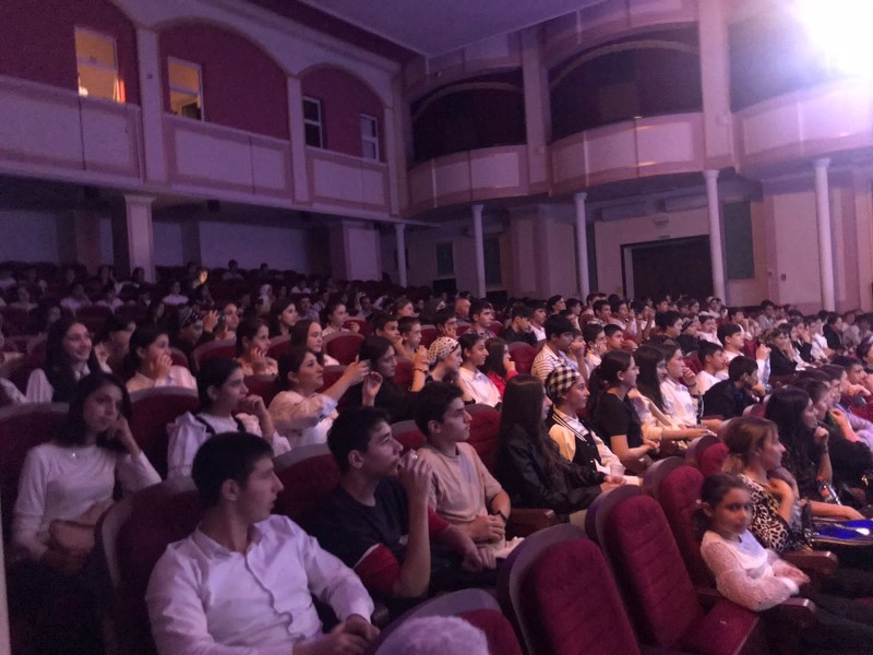 Показ театрализованного представления «Работаем, брат!» прошел для жителей Дербентского района