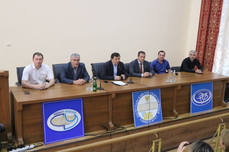 Встреча со студентами в рамках дискуссионной площадки «Открытый диалог» прошла в ДГУ