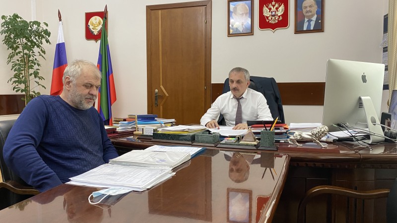 Энрик Муслимов встретился с председателем ДРОО «Поддержка Курса Президента РД» Ахмедом Абдуразаковым