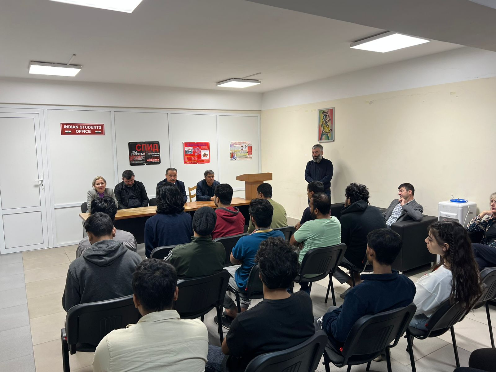 Сотрудники Миннаца Дагестана провели с иностранными студентами ДГМУ профилактическую беседу