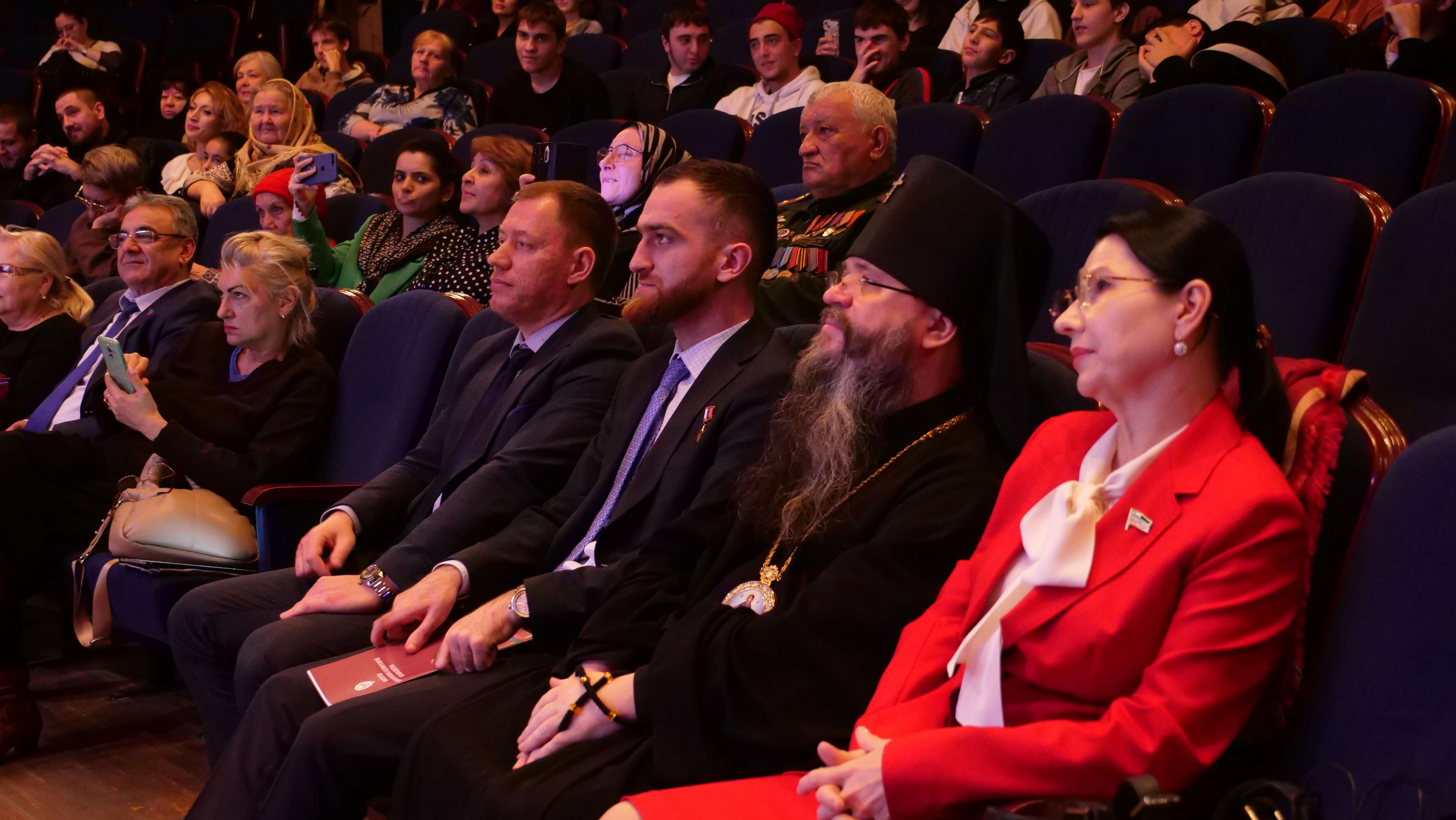 Темирлан Абуталимов поздравил сотрудников Республиканского центра русского языка и культуры с 10-летним юбилеем