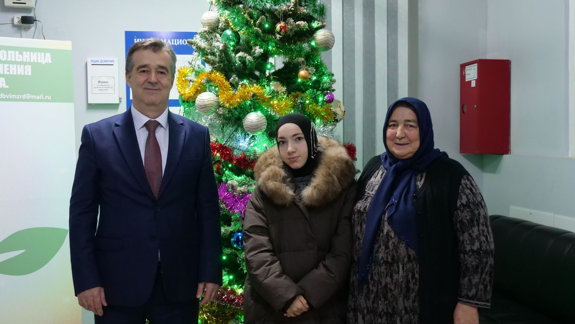 Волшебство под Новый год! Рафик Ханзаров исполнил мечту 16-летней Аминат Атабаевой из села Чабанмахи Буйнакского района