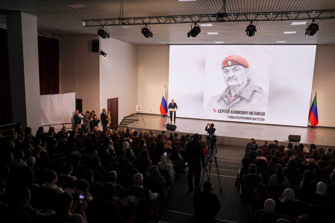 Темирлан Абуталимов посетил выставку «ВОВеки СВОи»