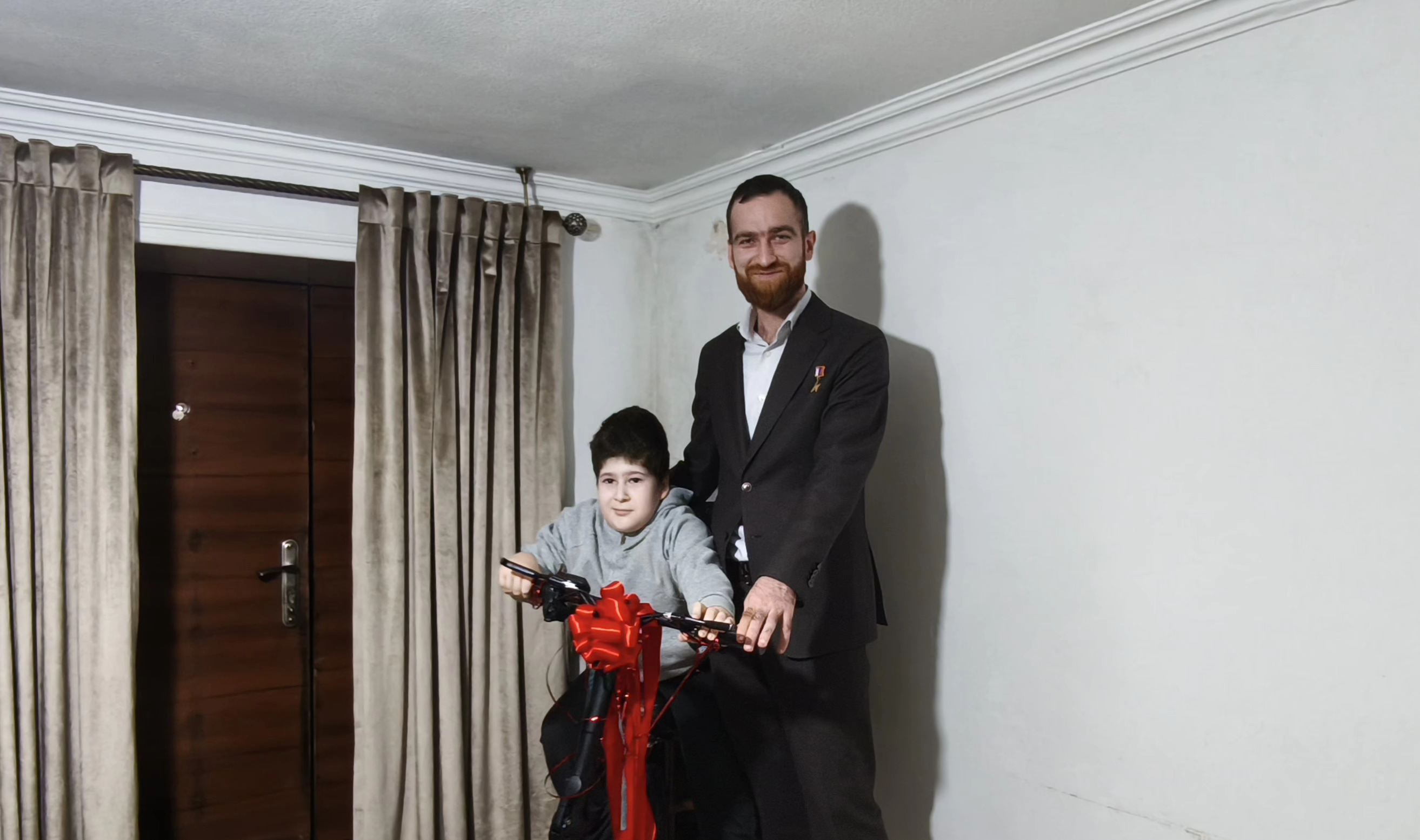 Чудо под Новый год! Темирлан Абуталимов исполнил мечту 9-летнего Магомедрасула Абдулаева из Казбековского района