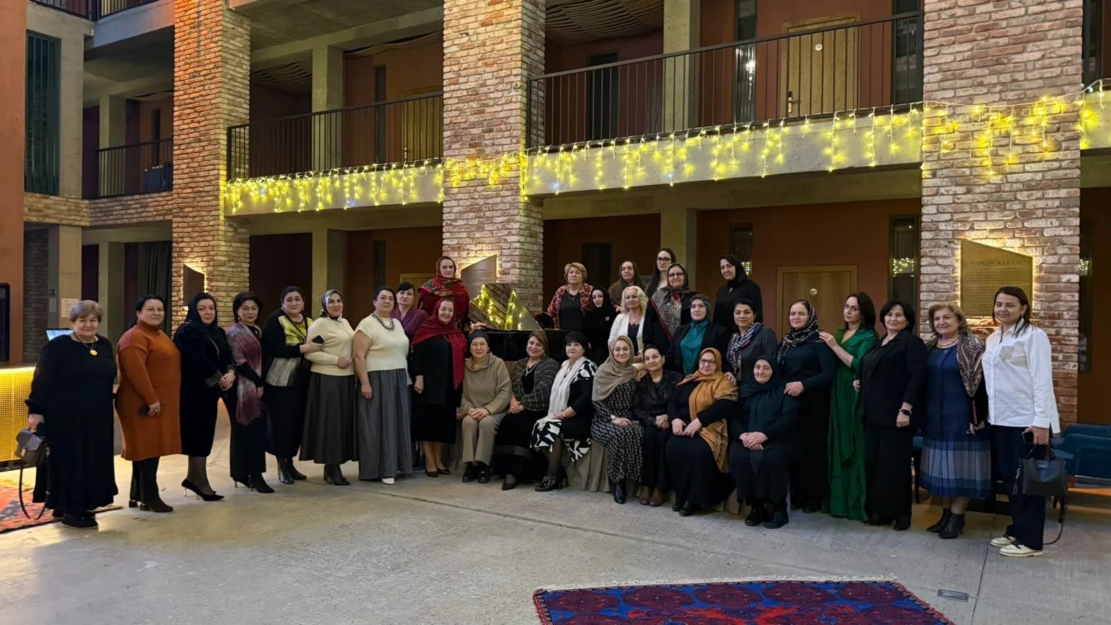 В Махачкале прошло мероприятие: «Заклинаю: берегите маму! Люди мира, берегите мать!»