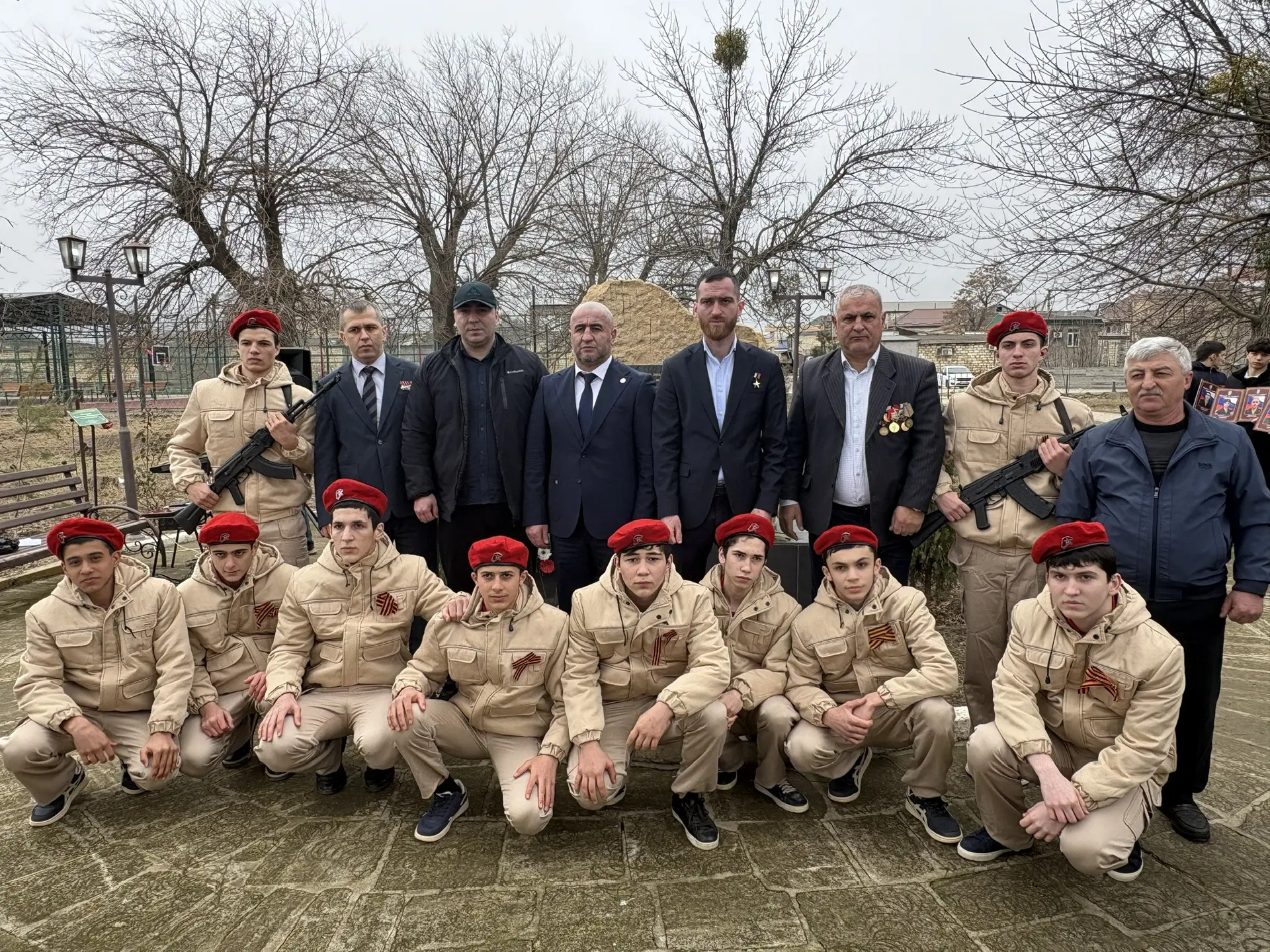 Дань памяти участникам СВО и разговор с молодежью. Темирлан Абуталимов посетил Дагестанские Огни