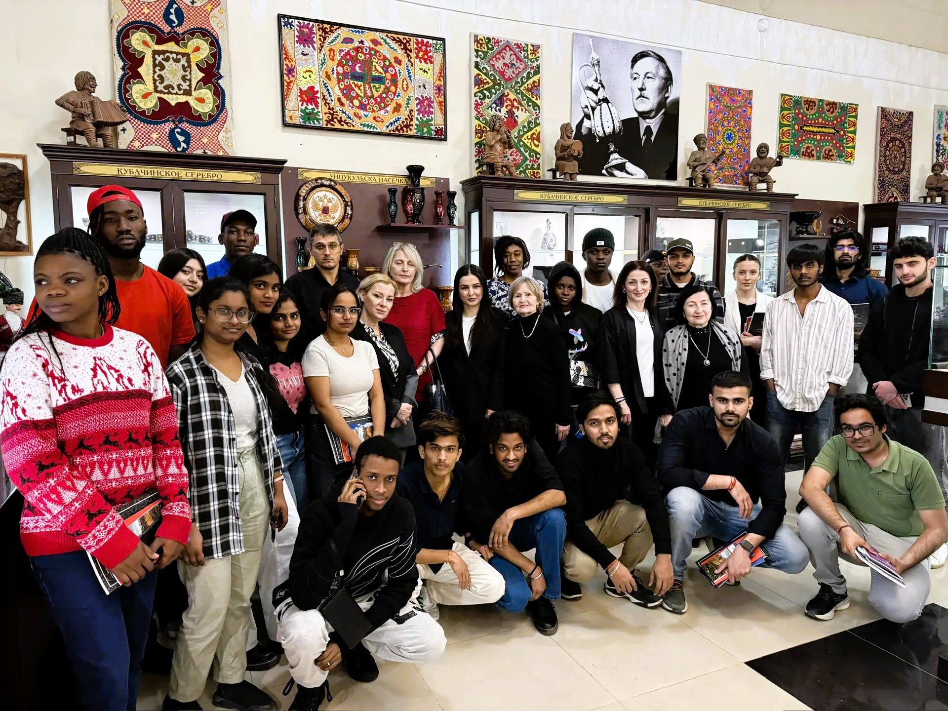 Иностранные студенты дагестанских вузов посетили Центр народных художественных промыслов республики