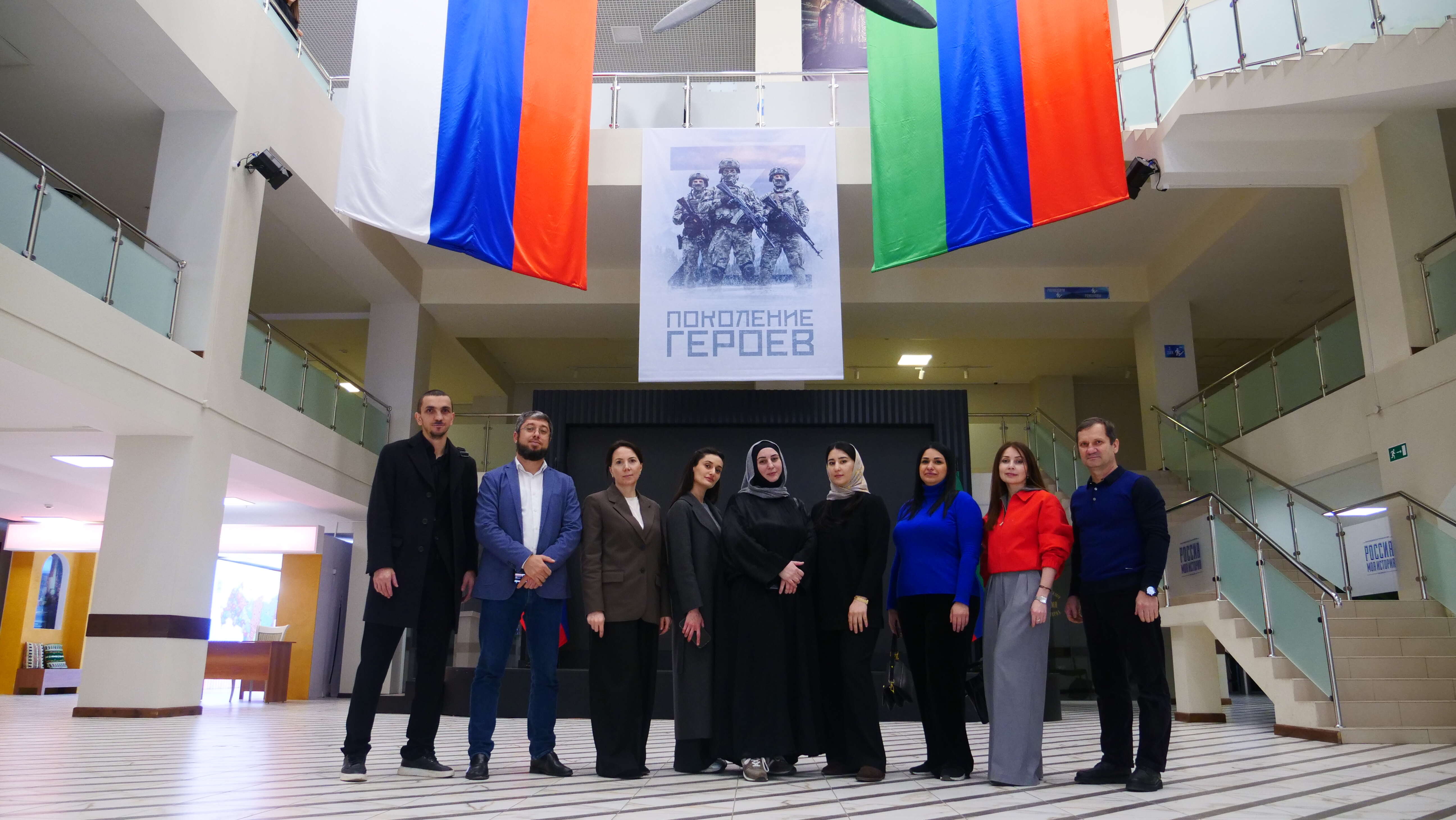 Коллектив Миннаца Дагестана посетил патриотическую мультимедийную выставку «Поколение героев»