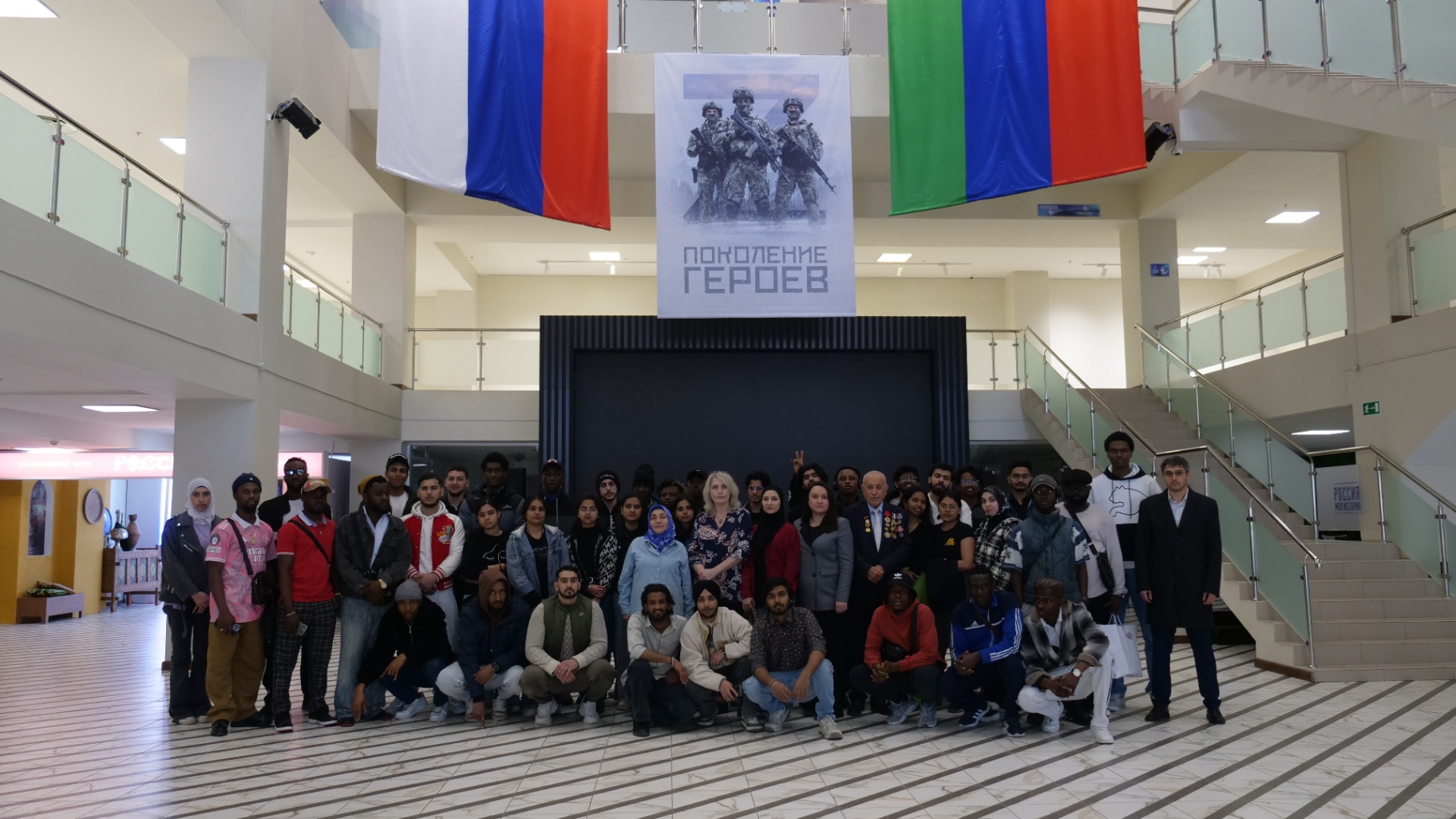 Задумались о военной карьере: как выставка «Поколение героев» повлияла на иностранных студентов в Дагестане