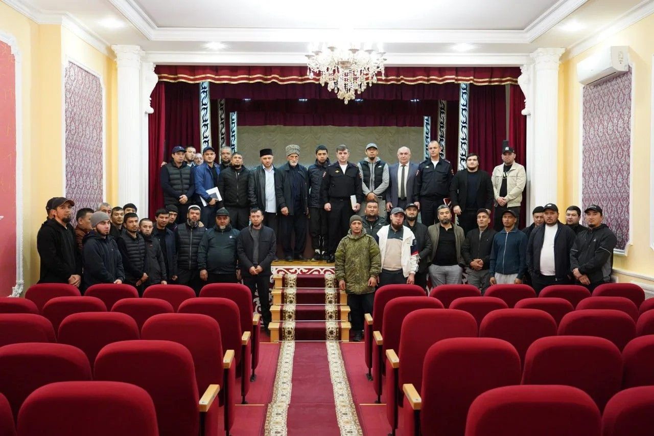 В Хасавюрте и Магарамкентском районе обсудили миграционные правила и вопросы адаптации иностранных граждан