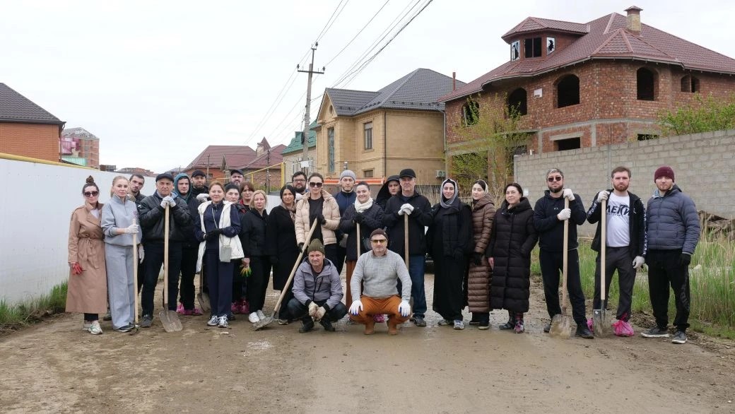 Наш вклад в дело чистоты! Коллектив Министерства по национальной политике и делам религий РД принял участие в масштабном субботнике