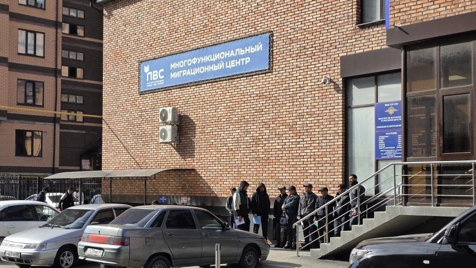 Более 300 трудовых мигрантов приняли участие в серии бесед по вопросам законодательства и адаптации в Дагестане