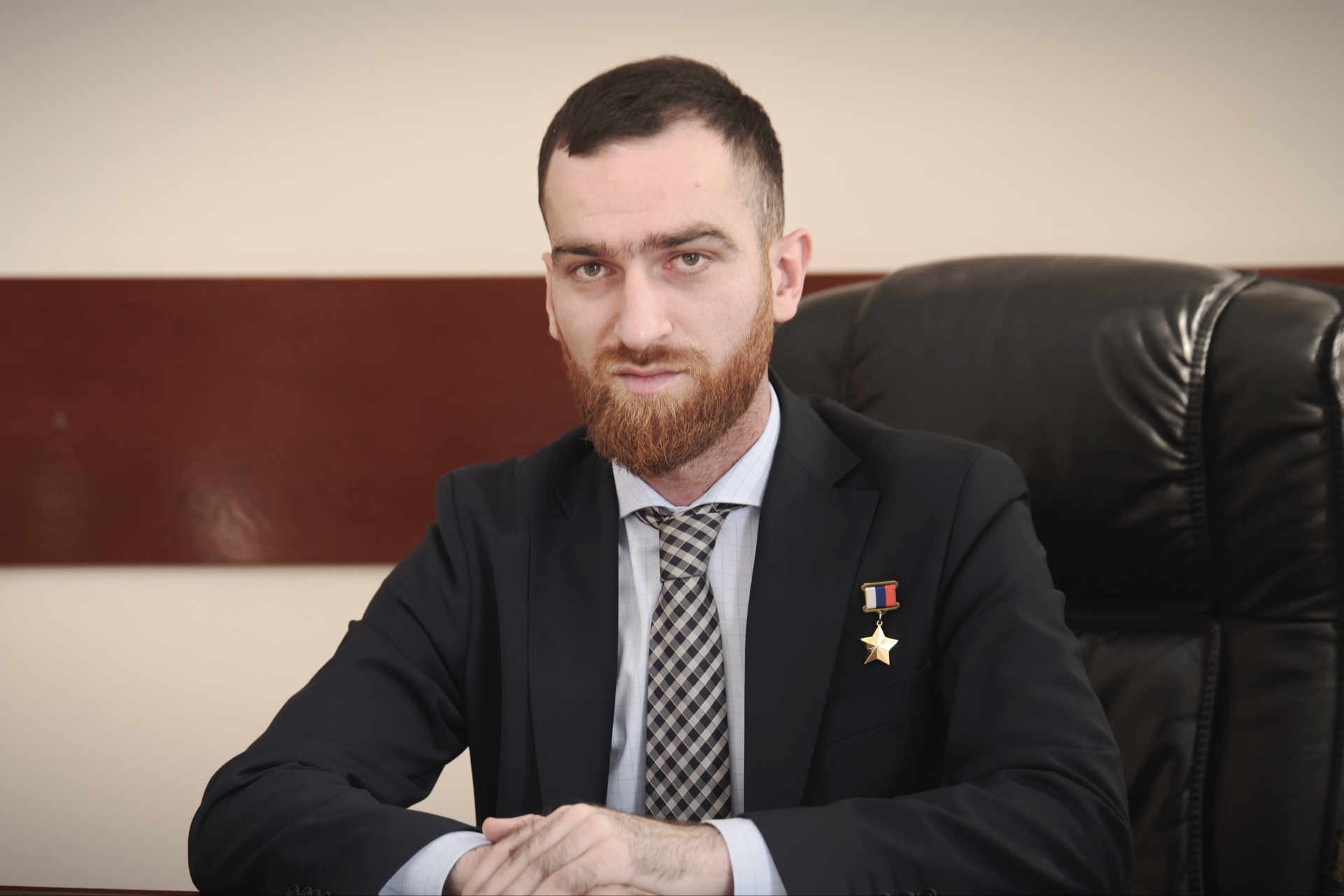 Темирлан Абуталимов поздравил дагестанцев с Днём Конституции республики