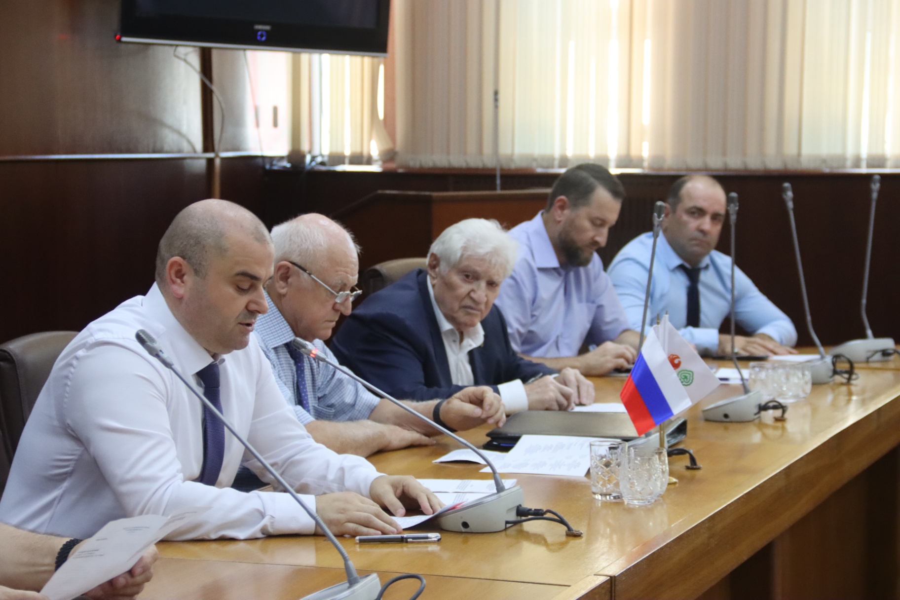 Вклад Рамазана Абдулатипова в сохранение национального многообразия и формирование общероссийской гражданской идентичности обсудили в Махачкале