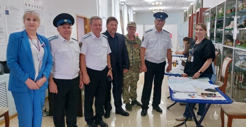 Сотрудники Республиканского казачьего центра в Кизляре, а также казаки города, Кизлярского и Тарумовского районов исполнили свой гражданский долг