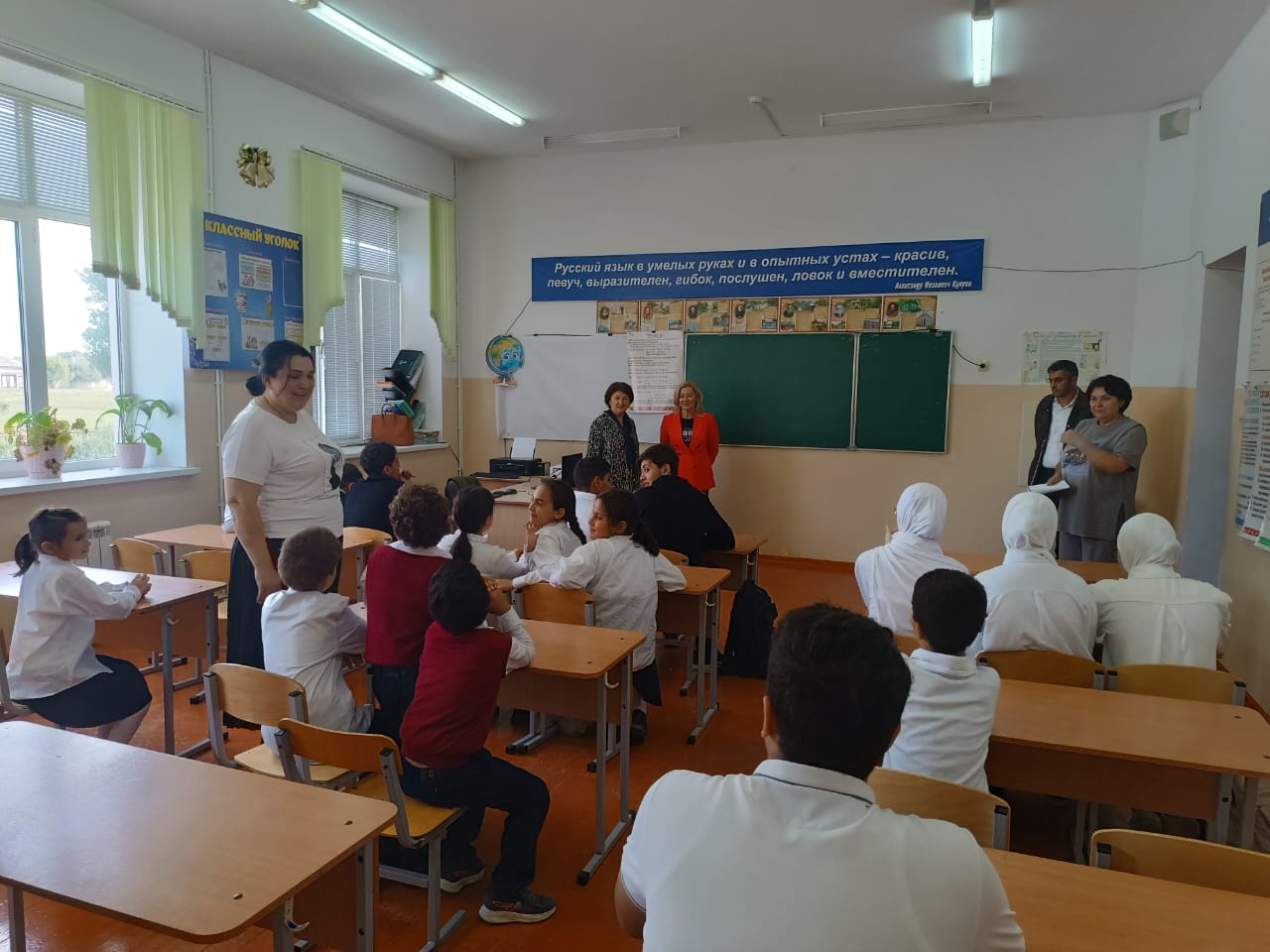 Министерство по национальной политике РД организовало встречу с палестинскими школьниками в Гамияхской СОШ Новолакского района