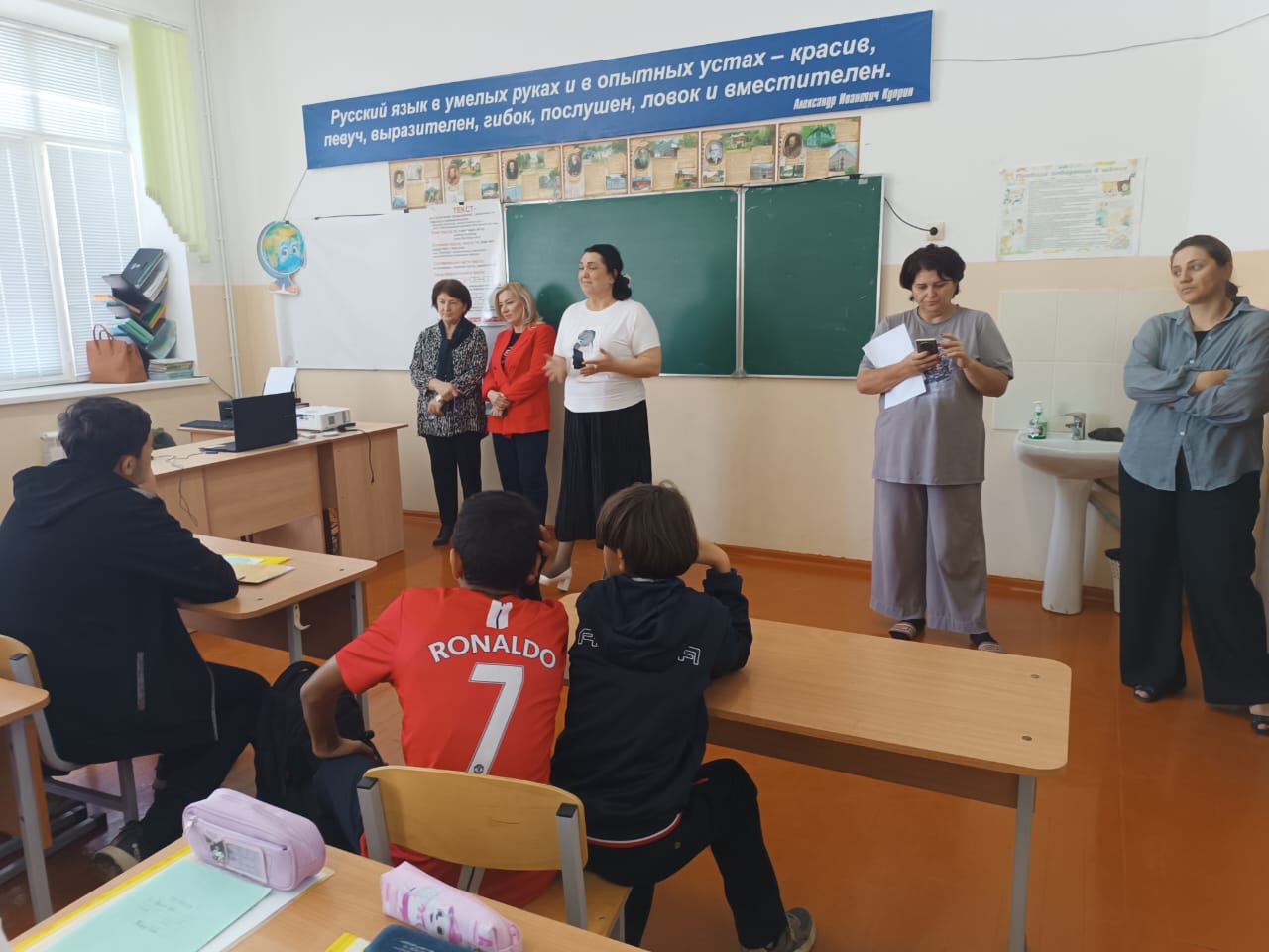 Министерство по национальной политике РД организовало встречу с палестинскими школьниками в Гамияхской СОШ Новолакского района