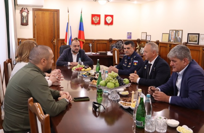 Герои России посетили город Буйнакск