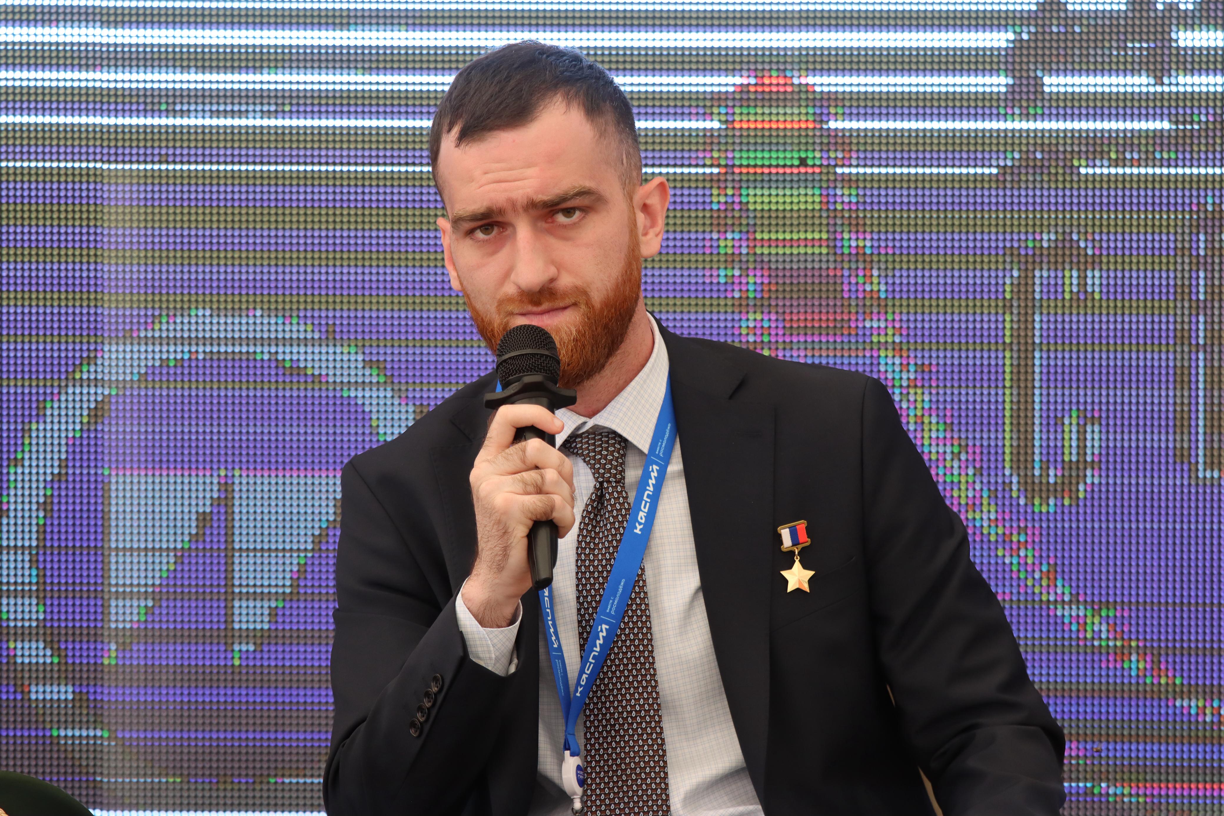 Герои России встретились с дагестанской молодежью на форуме «Каспий»