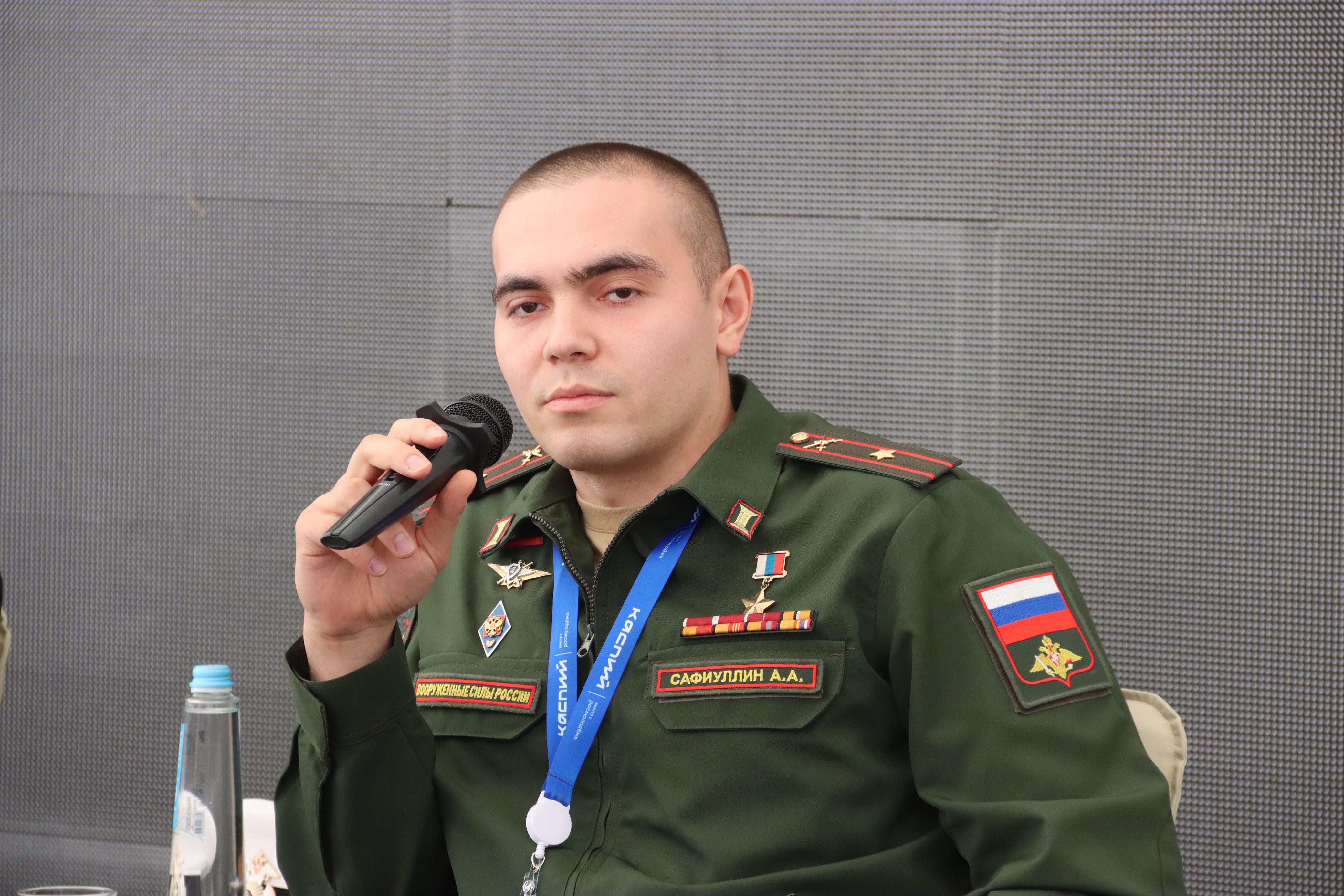 Герои России встретились с дагестанской молодежью на форуме «Каспий»