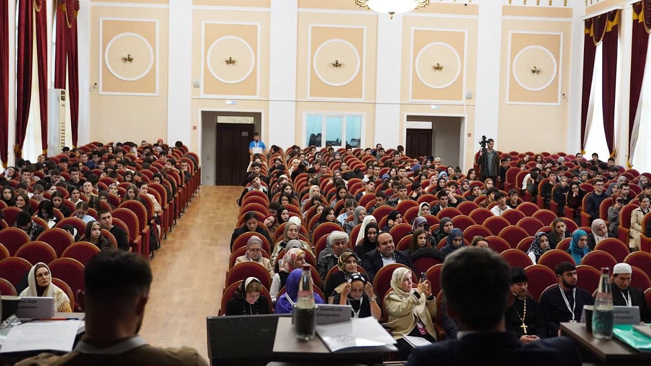 В Махачкале состоялась Республиканская конференция «Роль религии и религиозных организаций в противодействии употреблению наркотических и психотропных веществ»