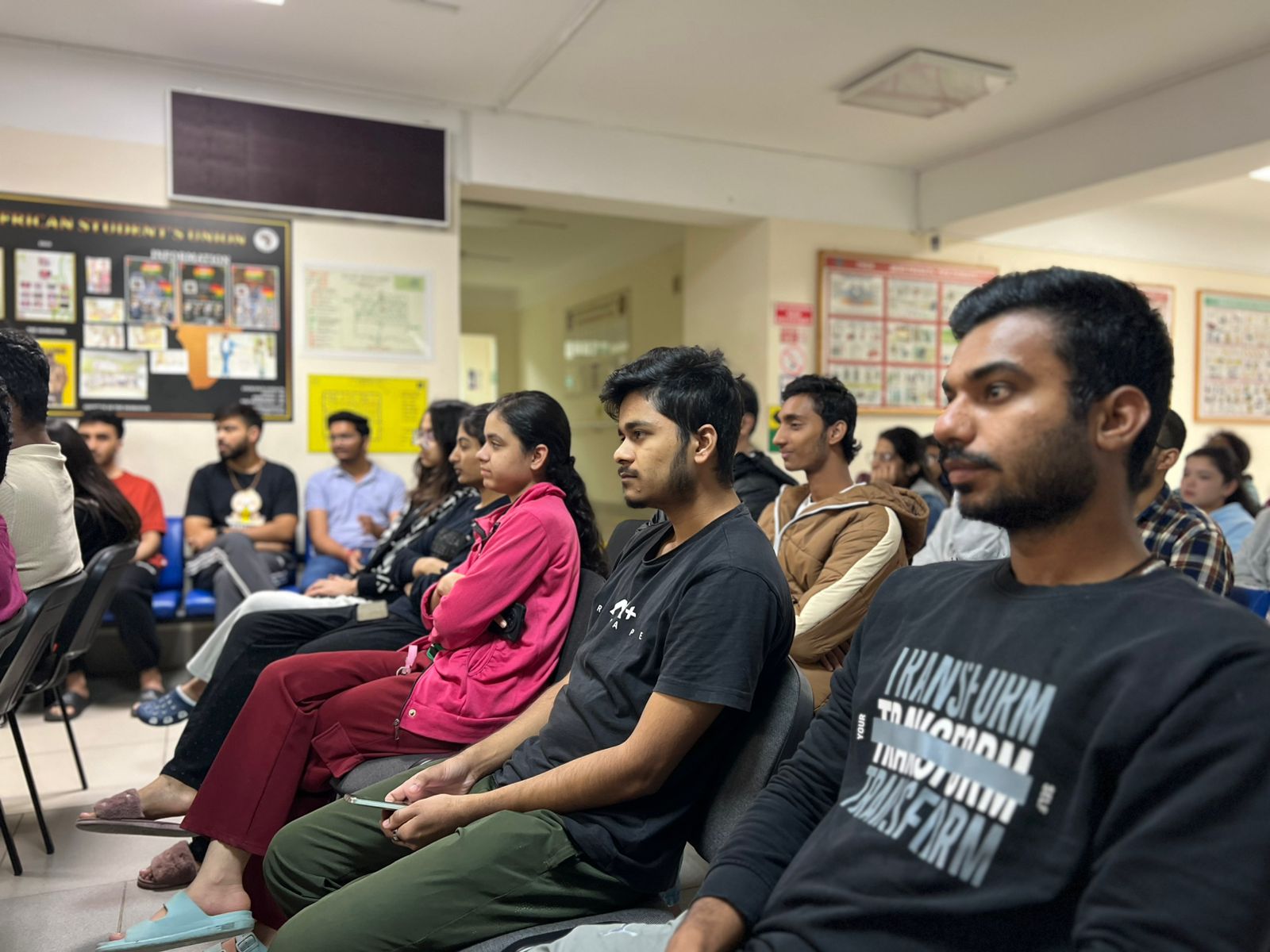 Сотрудники Миннаца Дагестана провели с иностранными студентами ДГМУ профилактическую беседу