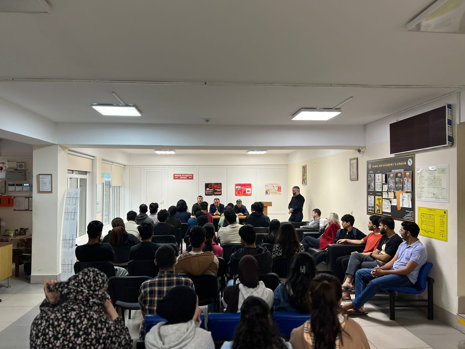 Сотрудники Миннаца Дагестана провели с иностранными студентами ДГМУ профилактическую беседу