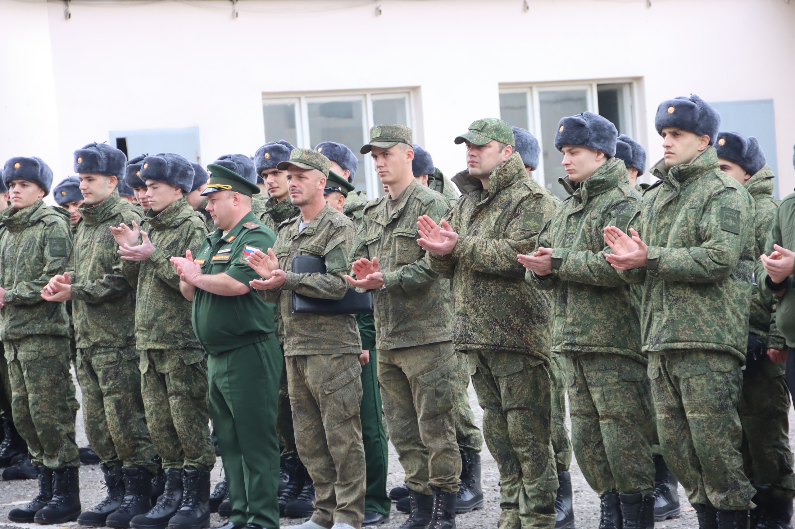 Порядка 100 призывников из Дагестана отправлены на срочную службу в разные уголки страны