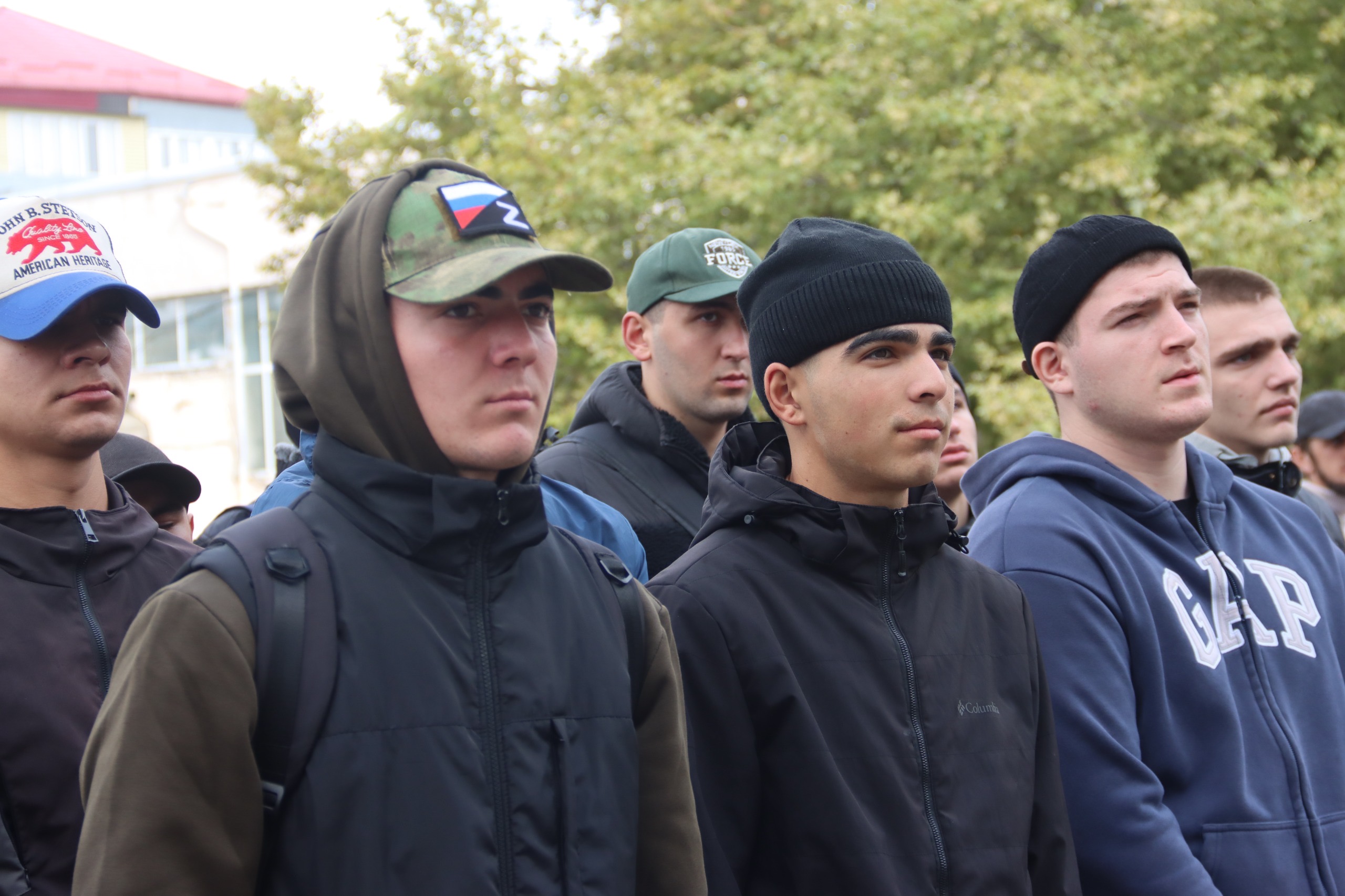 Порядка 100 призывников из Дагестана отправлены на срочную службу в разные уголки страны