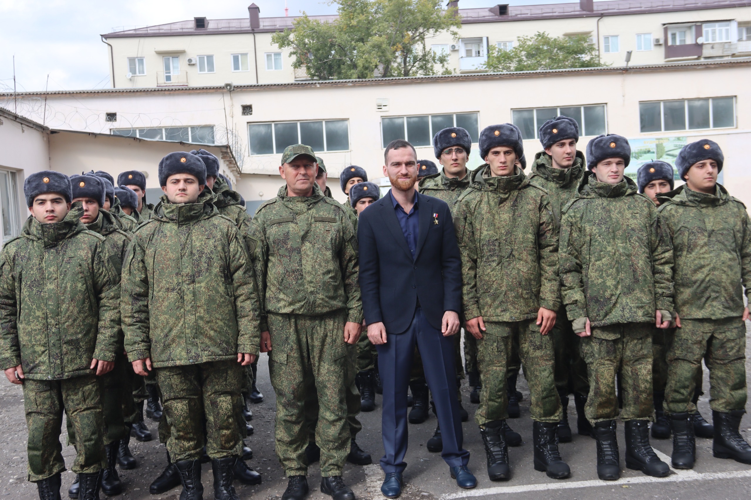 Порядка 100 призывников из Дагестана отправлены на срочную службу в разные уголки страны