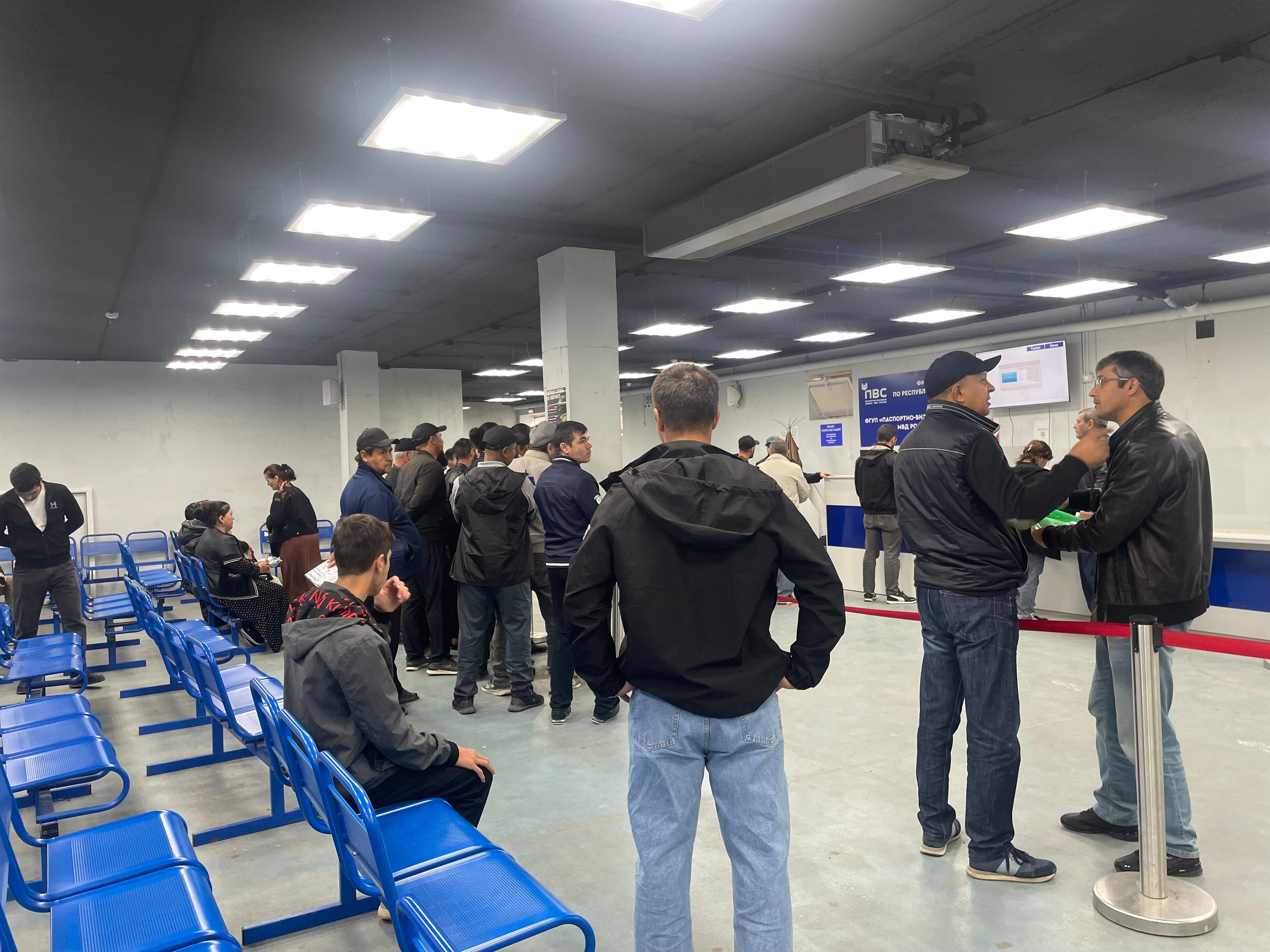 60 иностранным гражданам, работающим в Дагестане, объяснили правила пребывания на территории России