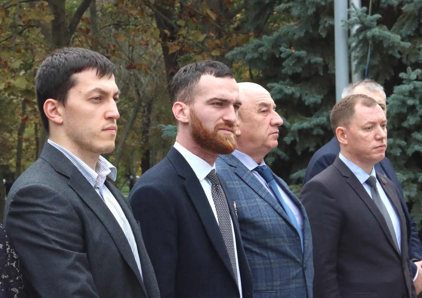 Вечная память героям… Женщины-соотечественницы возложили цветы к памятнику Воину-освободителю