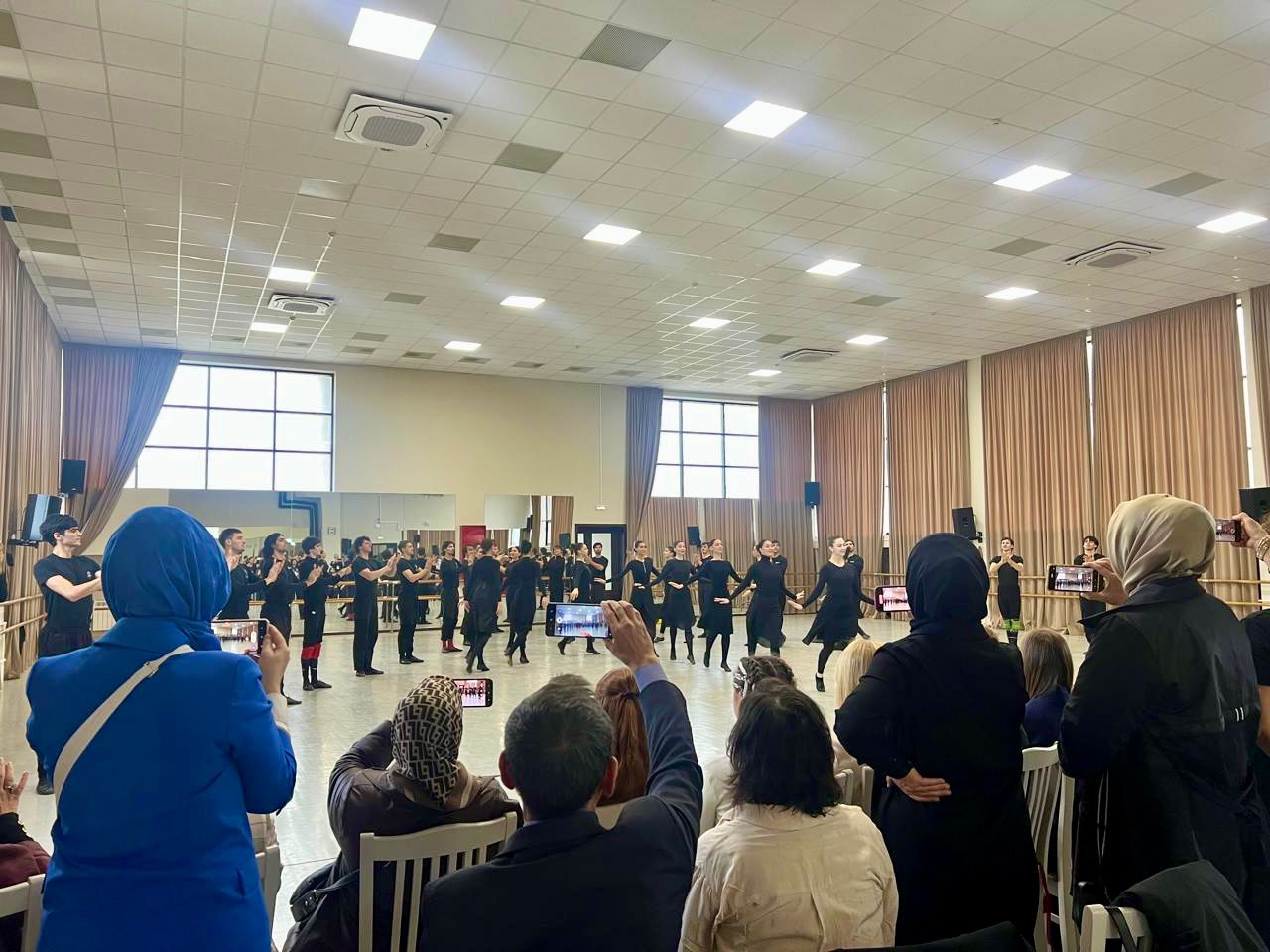 Знакомство с культурным наследием Дагестана. Экскурсия для соотечественниц из-за рубежа прошла в Махачкале