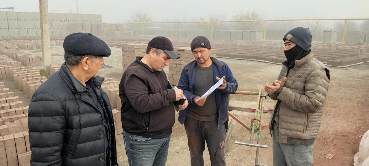 15 иностранным гражданам объяснили правила пребывания в России сотрудники Миннаца Дагестана